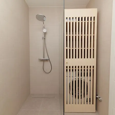 Apartment Luxury Residences By Belmont Realty