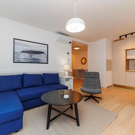 Apartment Luxury Residences By Belmont Realty *