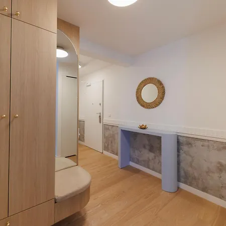 Apartment Luxury Residences By Belmont Realty