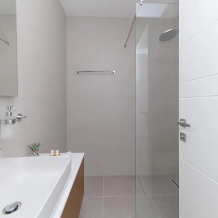 Apartment Luxury Residences By Belmont Realty *