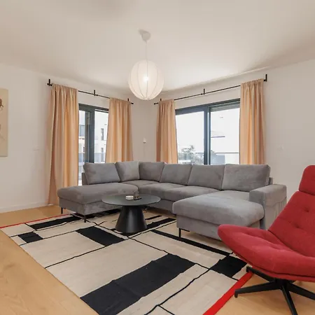 Luxury Residences By Belmont Realty דירה זאדאר