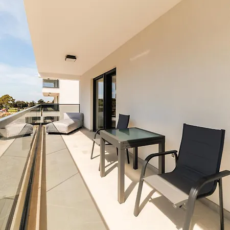Apartment Luxury Residences By Belmont Realty *