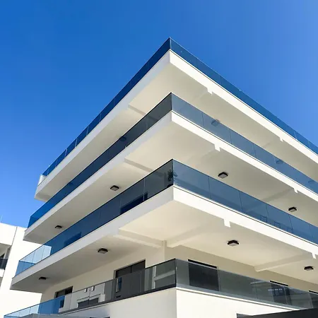 Apartment Luxury Residences By Belmont Realty