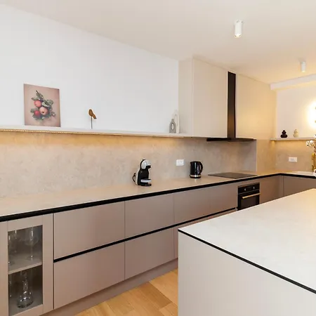 Luxury Residences By Belmont Realty Apartment *