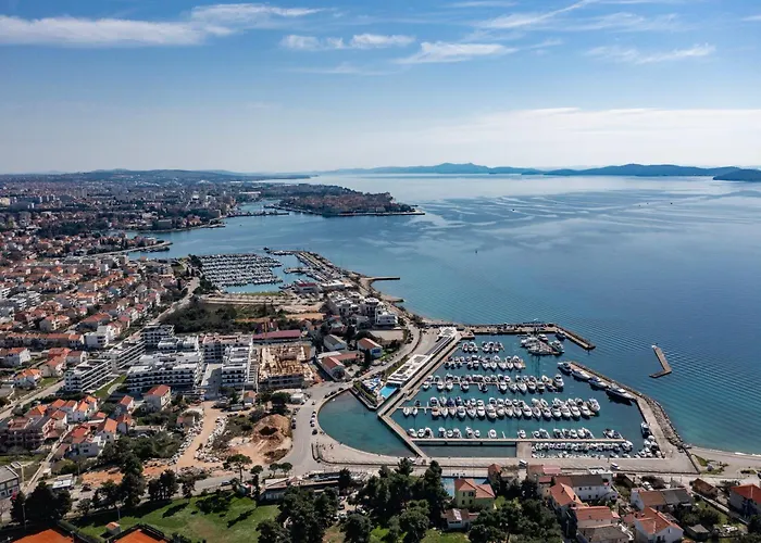 Luxury Residences By Belmont Realty דירה