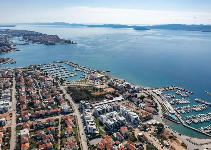 Luxury Residences By Belmont Realty דירה זאדאר