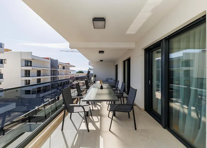 Luxury Residences By Belmont Realty * זאדאר