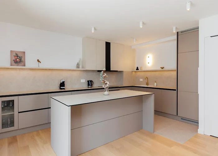 Luxury Residences By Belmont Realty דירה זאדאר