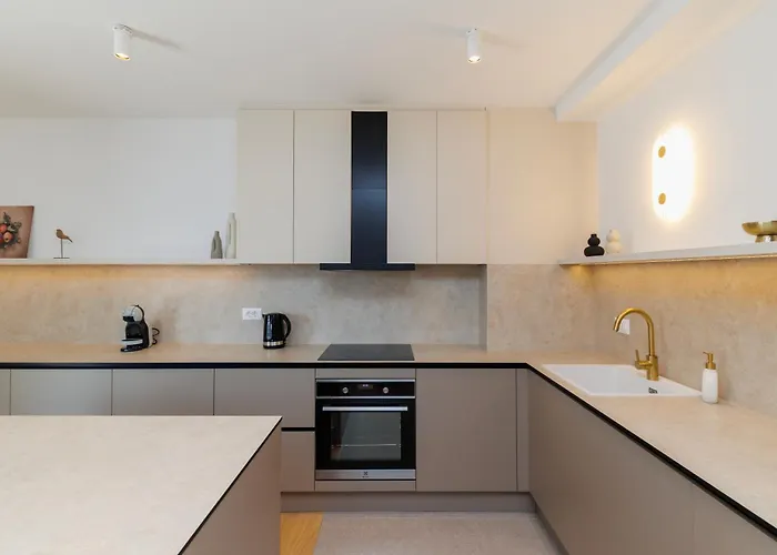 Luxury Residences By Belmont Realty זאדאר