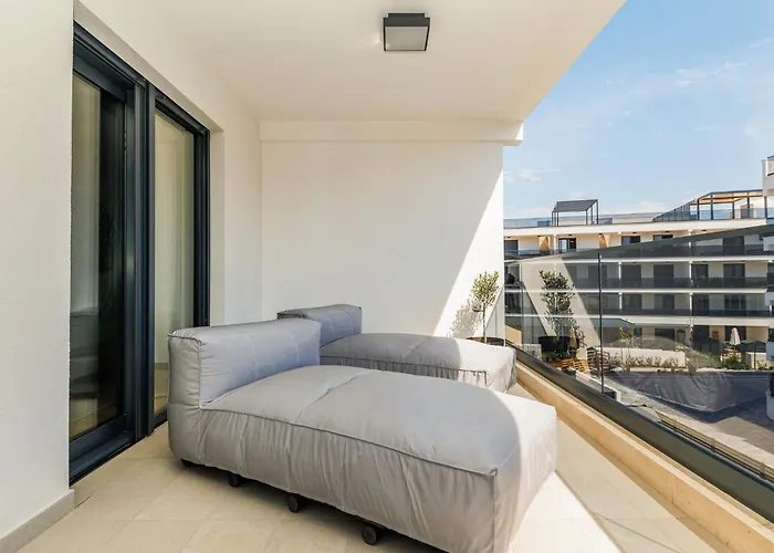 Luxury Residences By Belmont Realty דירה