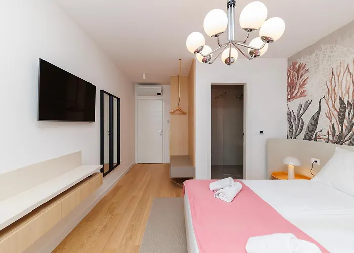 Luxury Residences By Belmont Realty דירה זאדאר