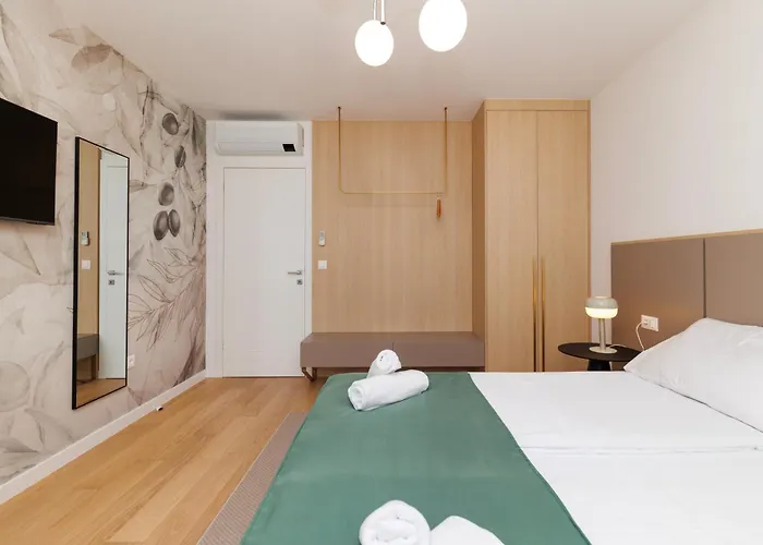 Luxury Residences By Belmont Realty דירה זאדאר