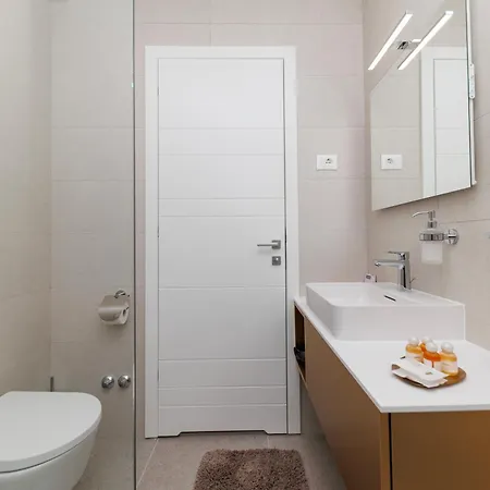 アパート Luxury Residences By Belmont Realty ザダル