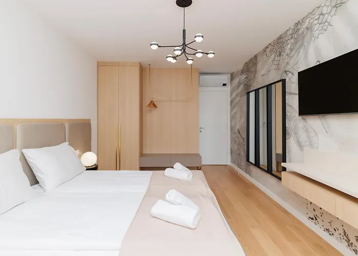 Apartment Luxury Residences By Belmont Realty *