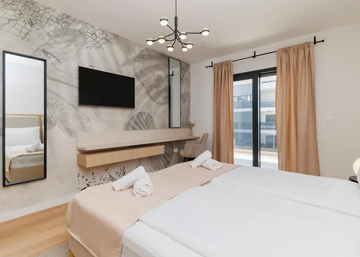 Luxury Residences By Belmont Realty 公寓